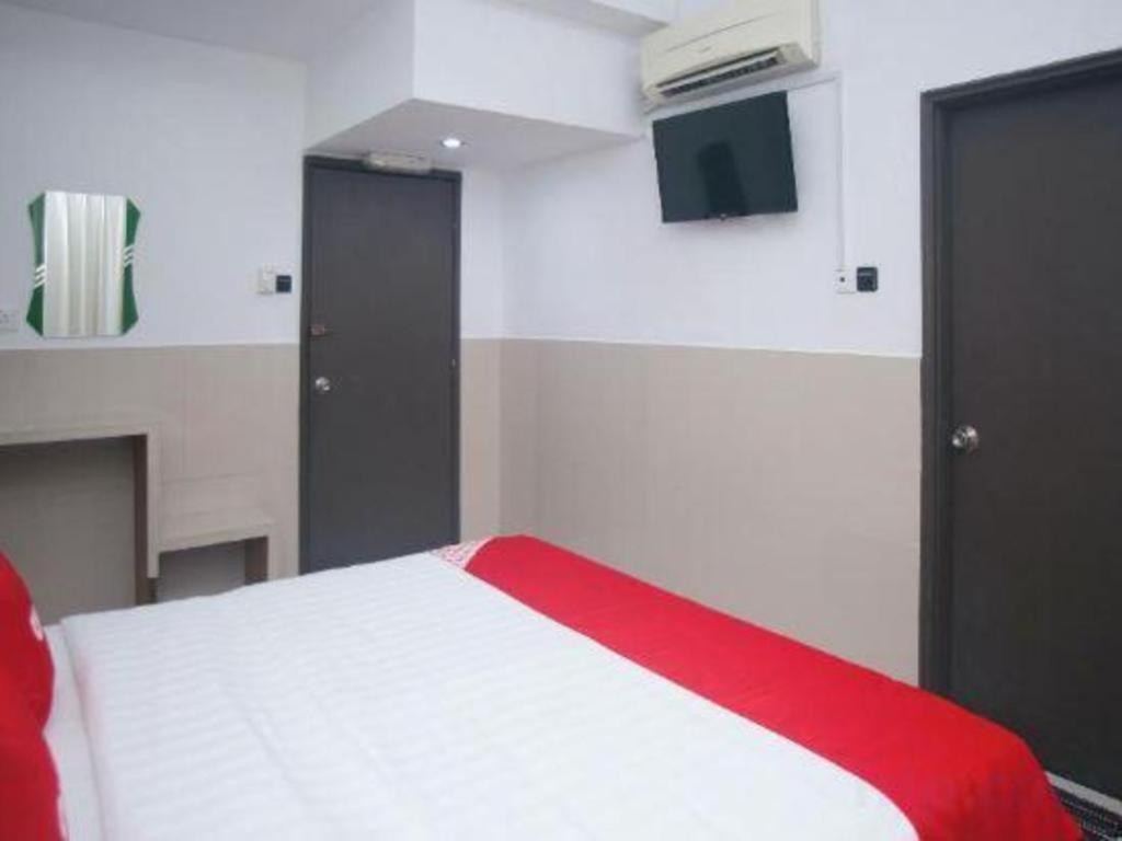 Oyo 89851 Leila Hotel Sandakan Bagian luar foto