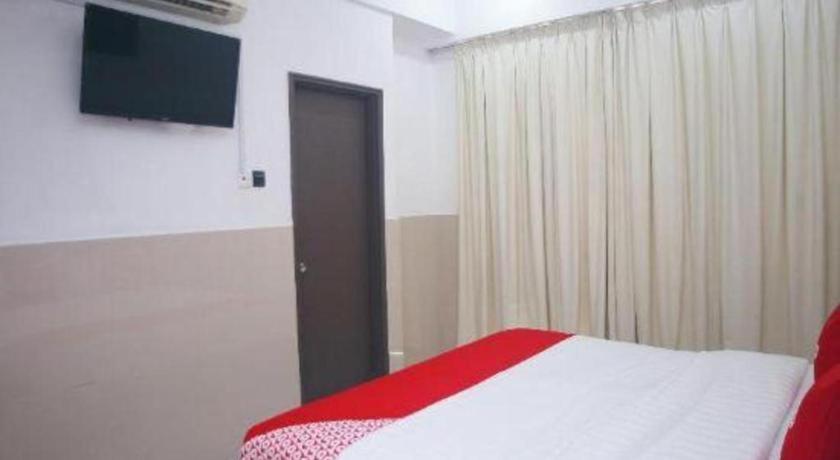 Oyo 89851 Leila Hotel Sandakan Bagian luar foto