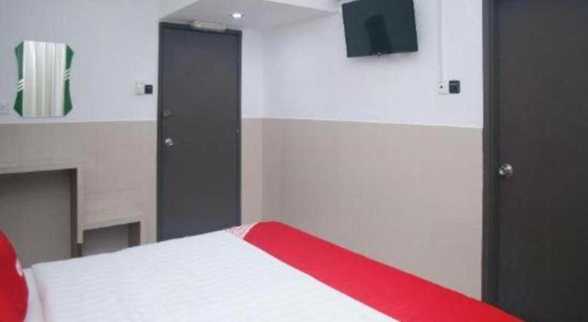 Oyo 89851 Leila Hotel Sandakan Bagian luar foto